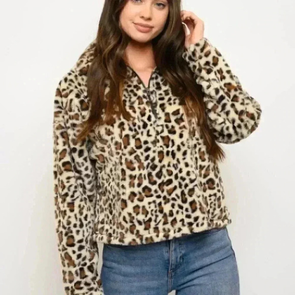 WOMEN'S LEOPARD PRINT FAUX FUR PULLOVER SWEATER - Picture 2 of 3
